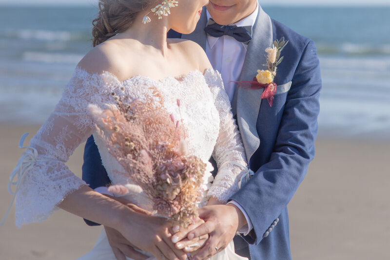 ウェディングドレス、ハッピ