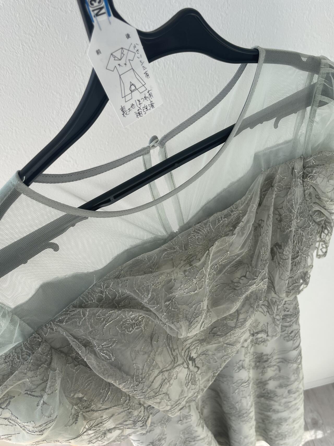 職人が丁寧に手アイロンで仕上げたドレス